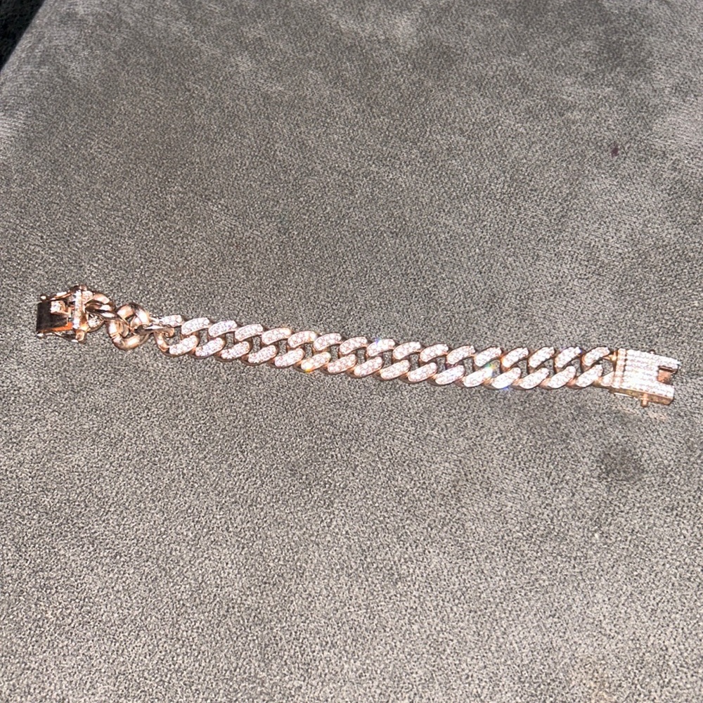 Bracelet iced out